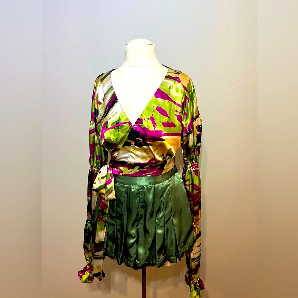 TIFFANYSLABEL COLORFUL GREEN/PINK/FUSHIA SATIN CROP TOP W/PUFF SLEEVES & ELASTIC